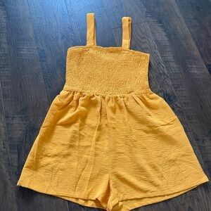 Yellow women’s medium Romper NEW w/o tags